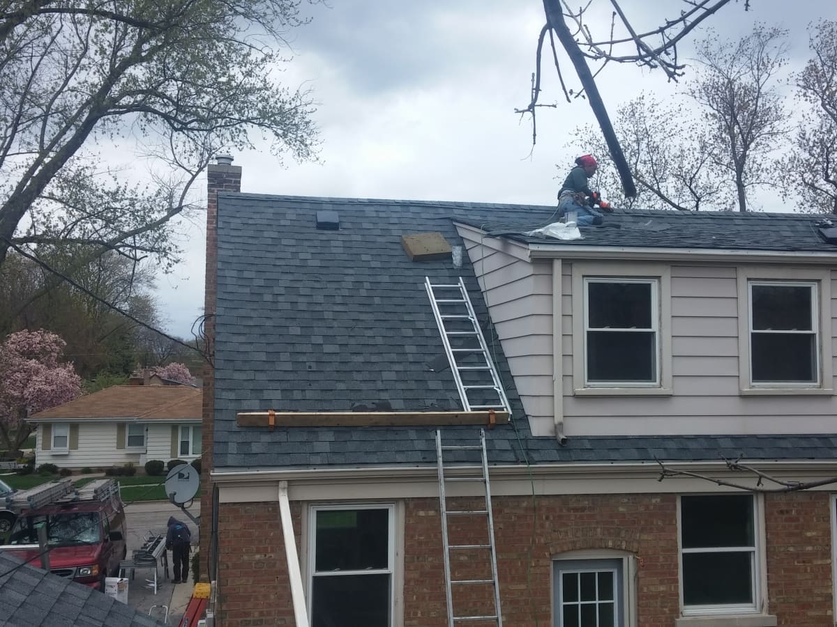 Gable Systems - Chicago, IL - Installs Asphalt roofs