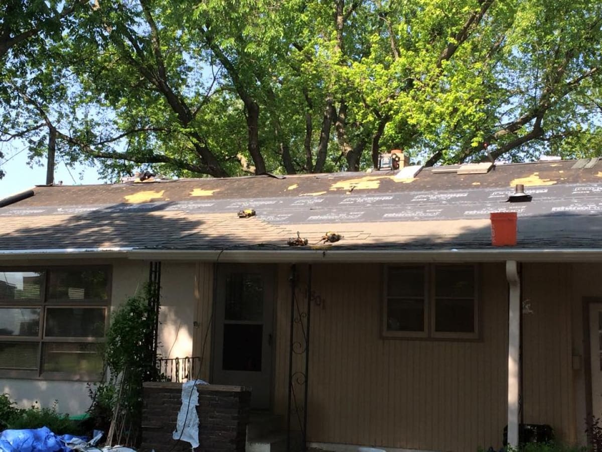 Larson Brothers Roofing Sioux Falls, SD Installs roofs